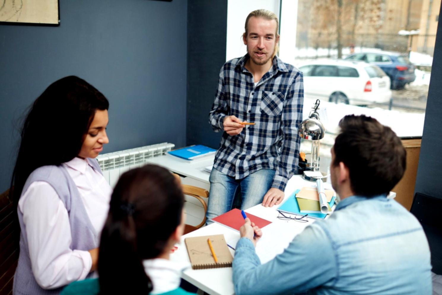 Equipo lumarientiqo colaborando en proyecto